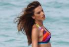 Alessandra Ambrosio w bikini na plaży w St. Barts